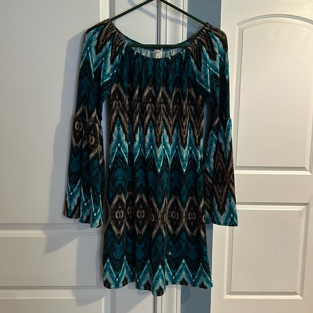 Medium Top. Like New! - Picture 1 of 4